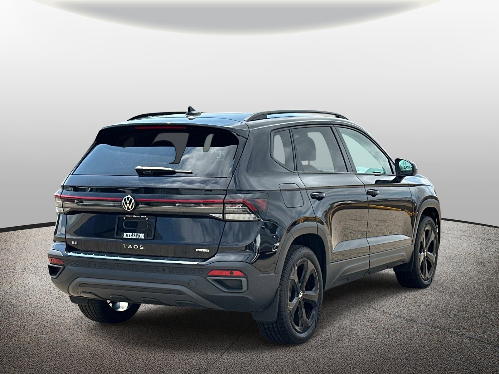 Used 2025 Volkswagen Taos SE w/ Taos Adventure Package AWD/4WD image 4