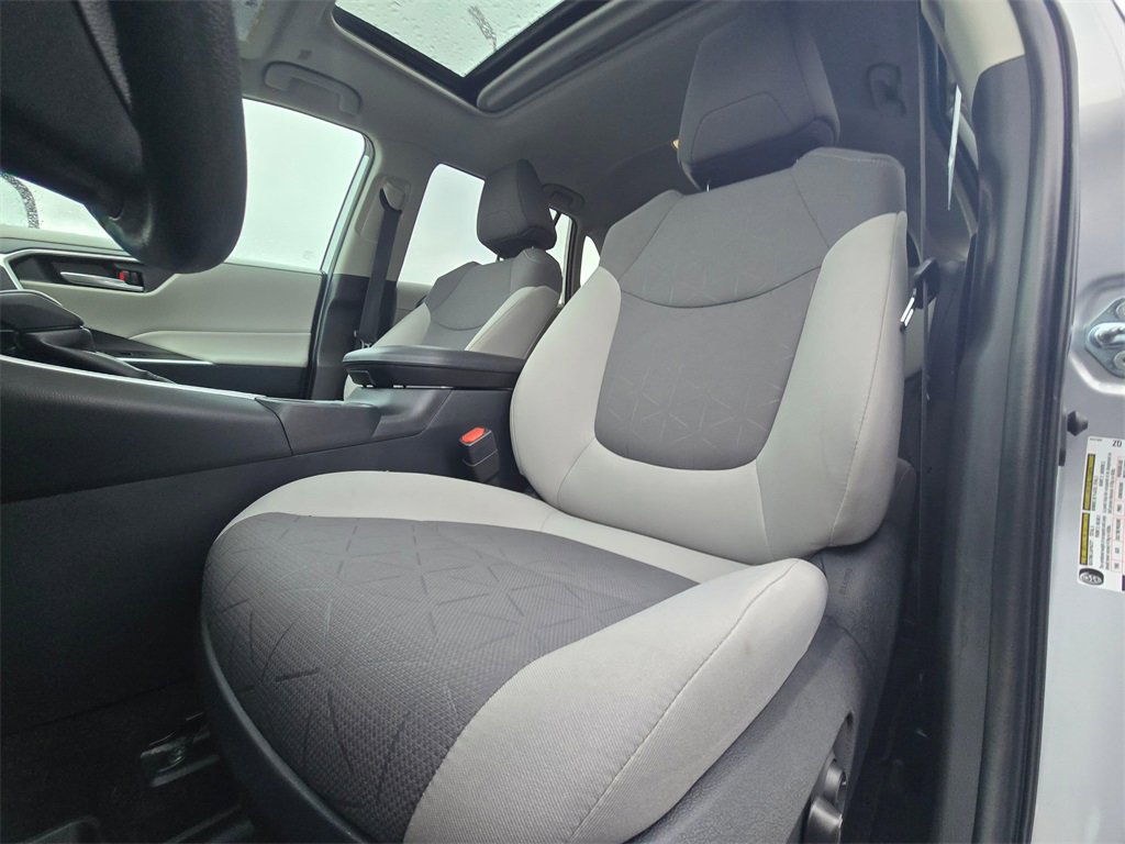 Used 2025 Toyota RAV4 XLE w/ Convenience Package image 18