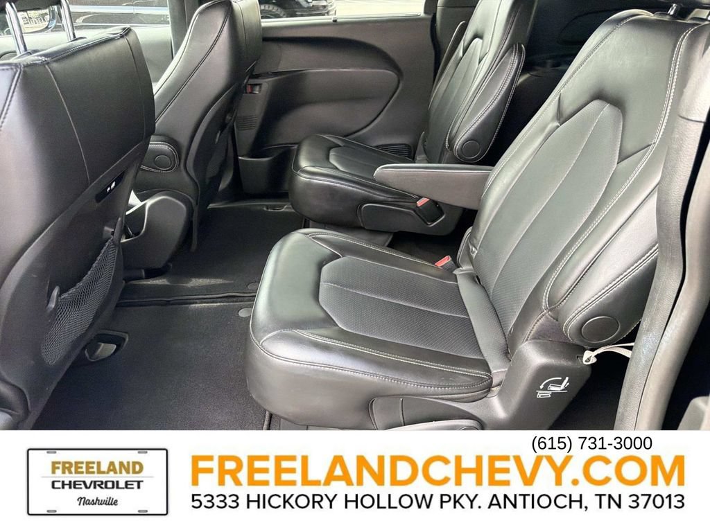 Used 2025 Chrysler Pacifica Select FWD image 16