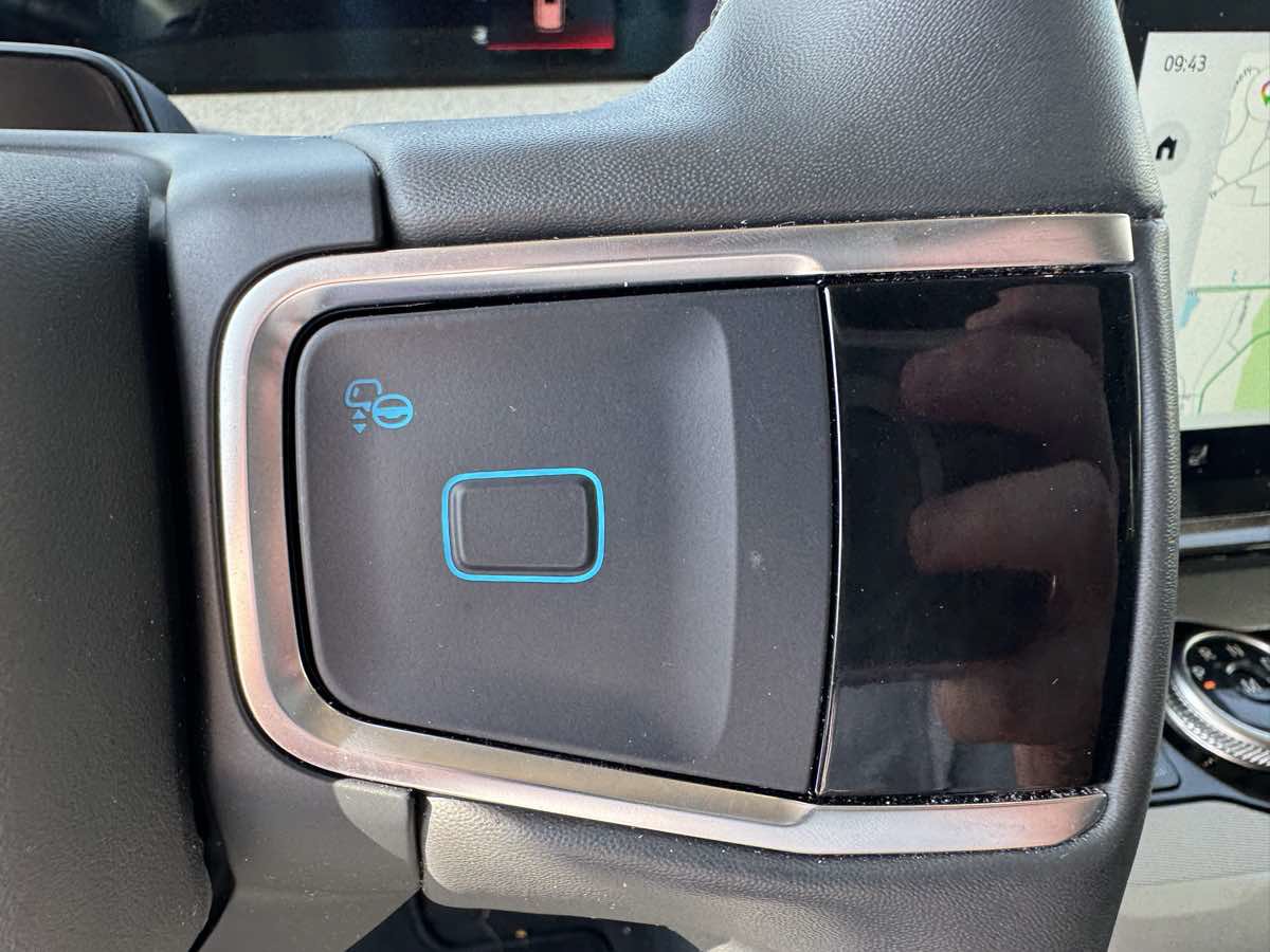 Used 2025 Ford Expedition Active AWD/4WD image 21