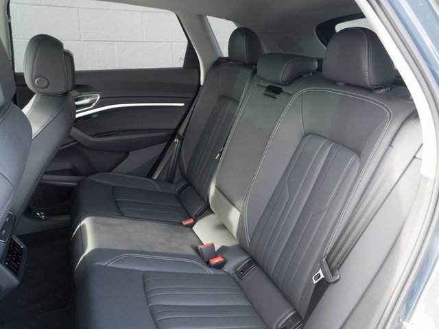 Used 2024 Audi Q8 e-tron Premium Plus w/ Premium Plus Package image 18