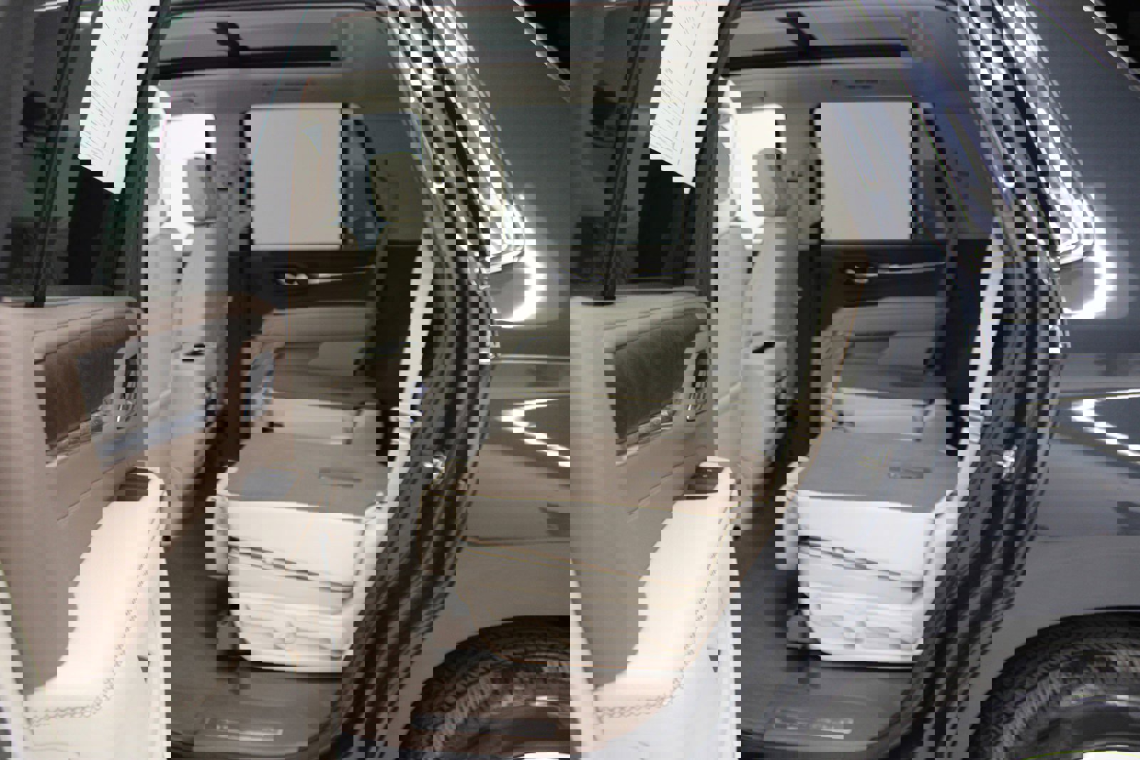 Used 2022 GMC Yukon Denali w/ Denali Premium Package image 47