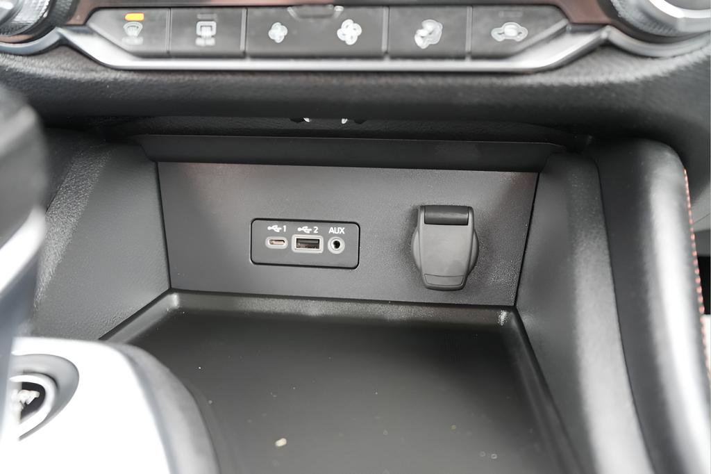 Used 2022 Nissan Sentra SR FWD image 32