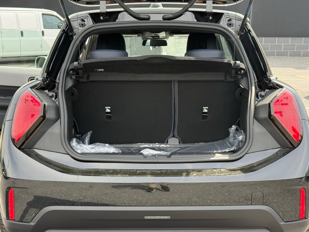 New 2026 MINI Cooper 2-Door Hardtop FWD image 22