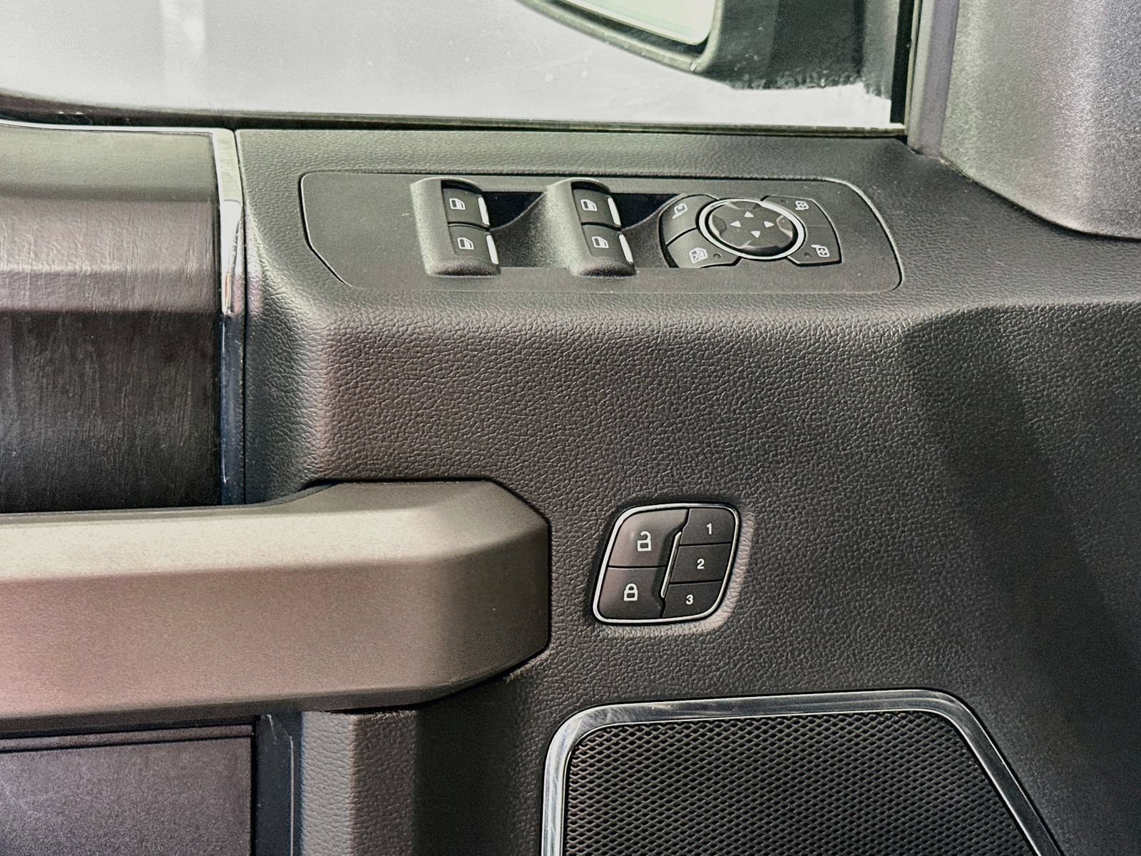 Used 2019 Ford F150 Platinum AWD/4WD image 17