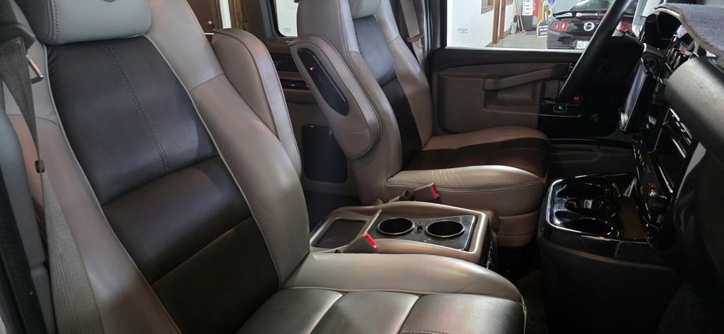 Used 2019 GMC Savana 2500 Extended w/ Enhanced Convenience Package image 16