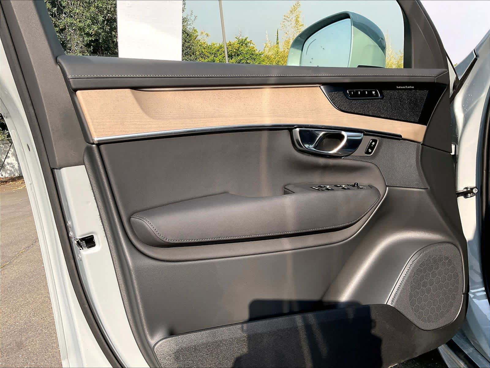 New 2027 Volvo XC90 B6 Plus AWD/4WD image 24