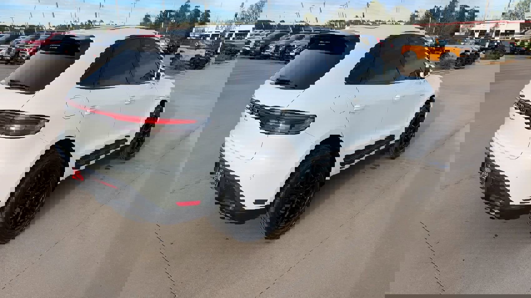 Used 2024 Porsche Macan image 9