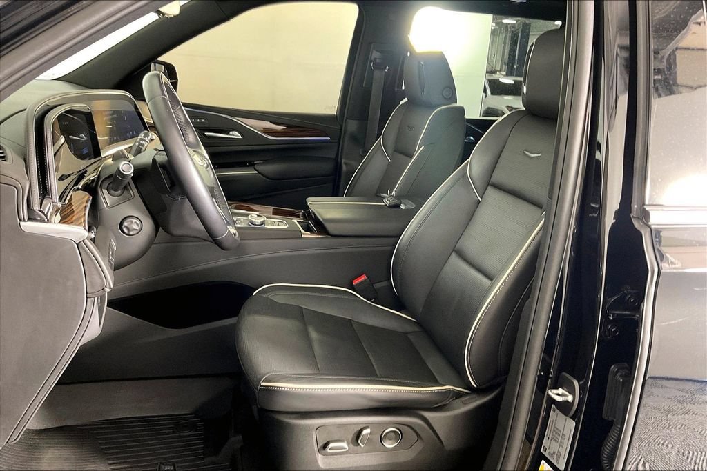 Used 2024 Cadillac Escalade ESV Premium Luxury AWD/4WD image 30