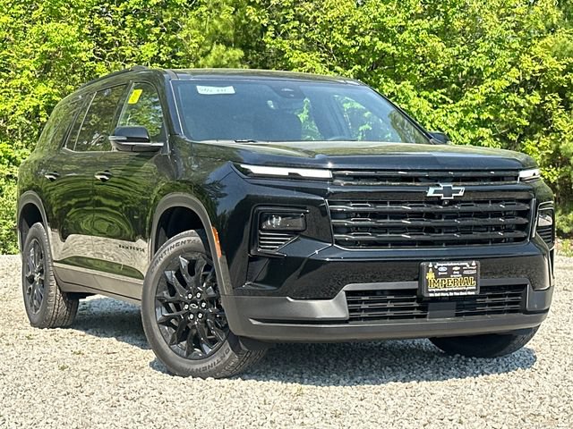 New 2026 Chevrolet Traverse LT w/ Midnight/Sport Edition AWD/4WD image 2