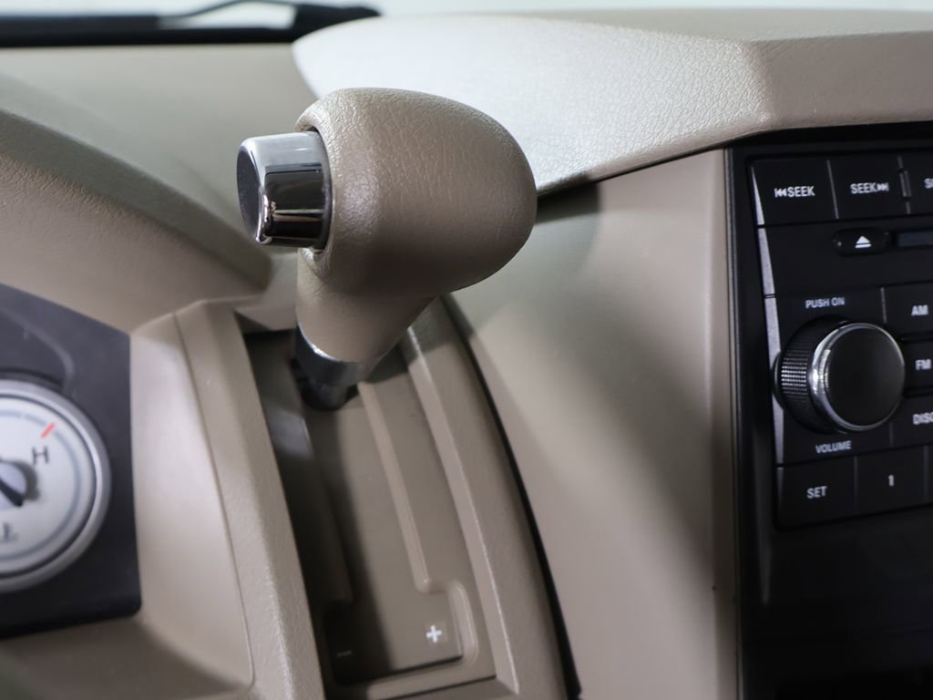 Used 2008 Chrysler Town & Country LX image 33