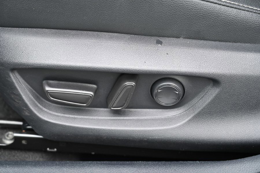 Used 2025 Toyota Camry SE image 14