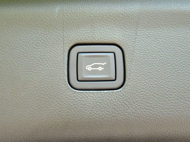 Used 2024 Buick Enclave Avenir w/ Avenir Technology Package image 31