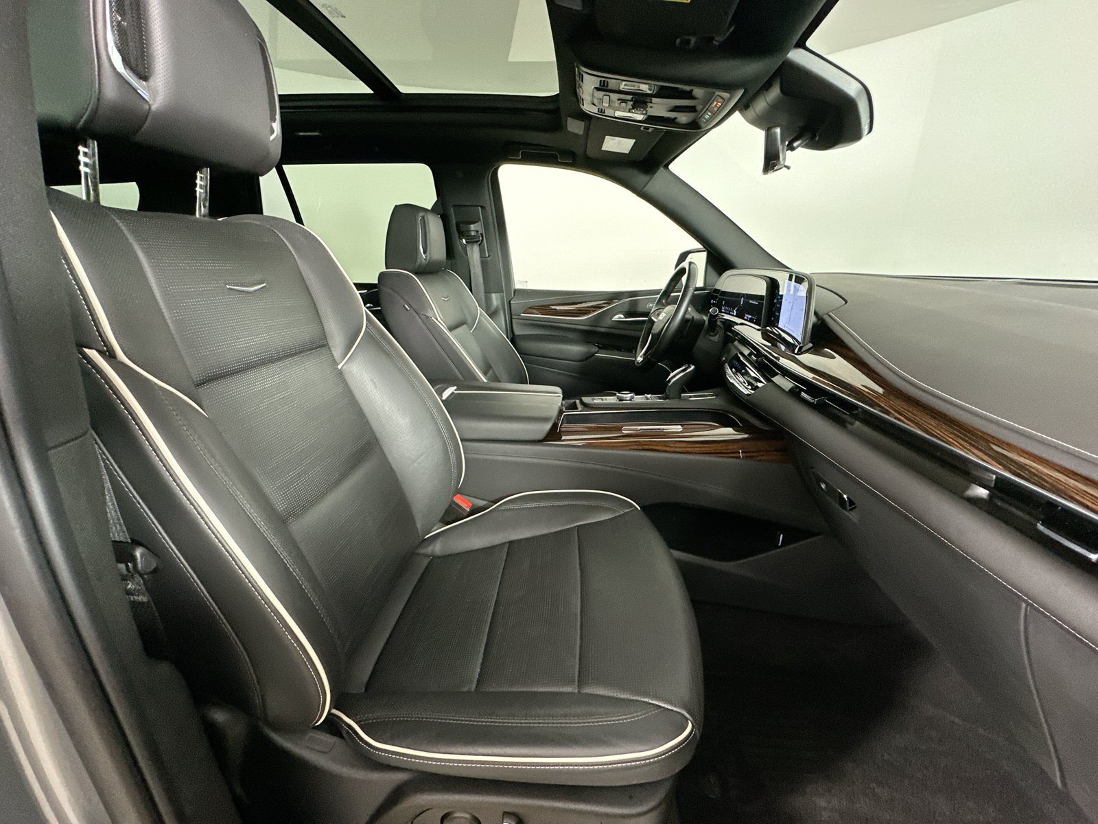 Used 2023 Cadillac Escalade Premium Luxury w/ LPO, Radiant Package AWD/4WD image 45
