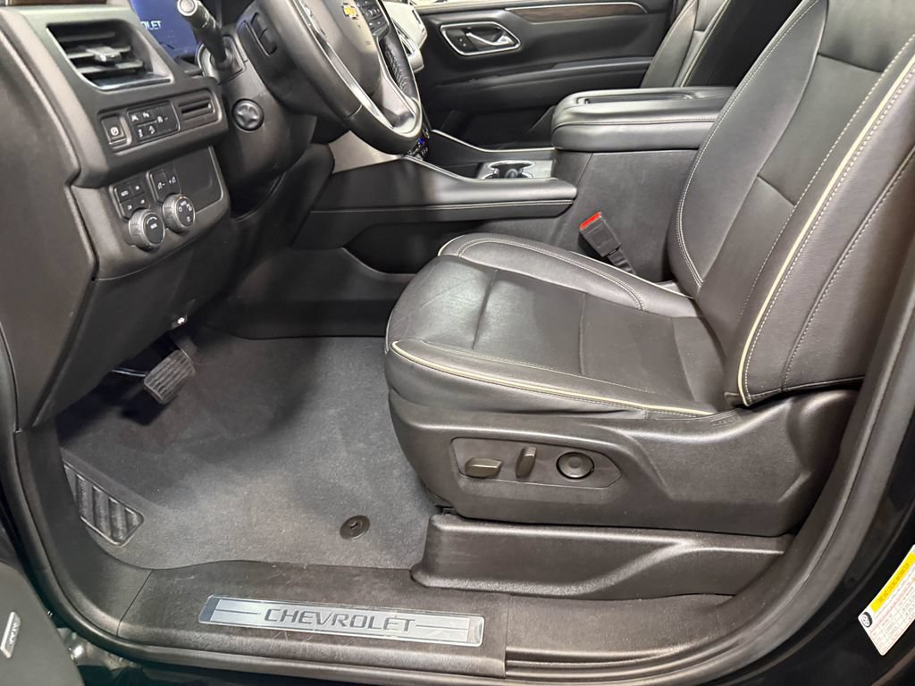Used 2024 Chevrolet Suburban Premier AWD/4WD image 55
