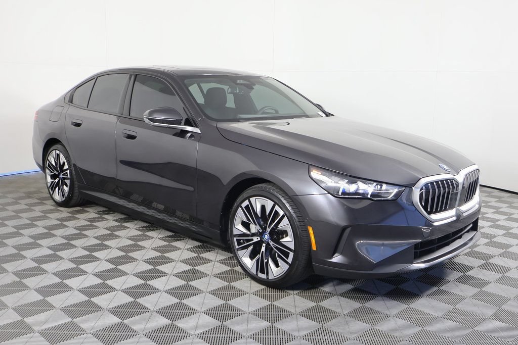 Used 2025 BMW i5 xDrive40 w/ Premium Package AWD/4WD image 3
