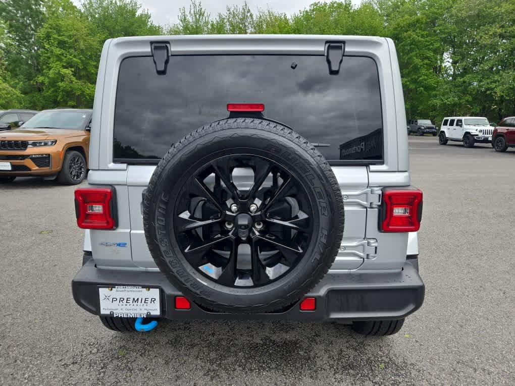 Used 2023 Jeep Wrangler Unlimited Sahara w/ Cold Weather Group AWD/4WD image 5