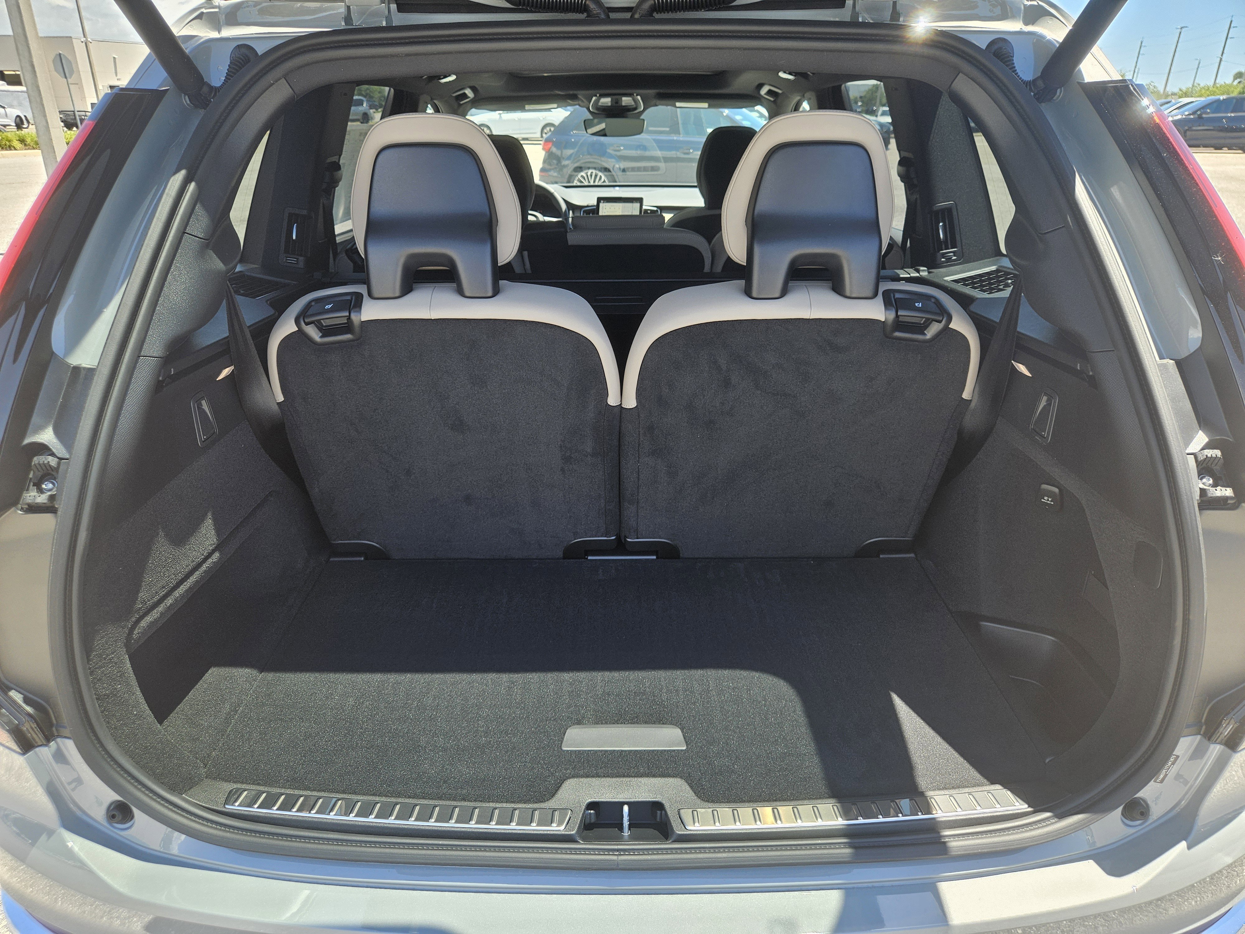 New 2026 Volvo XC90 B6 Plus w/ Protection Package image 12