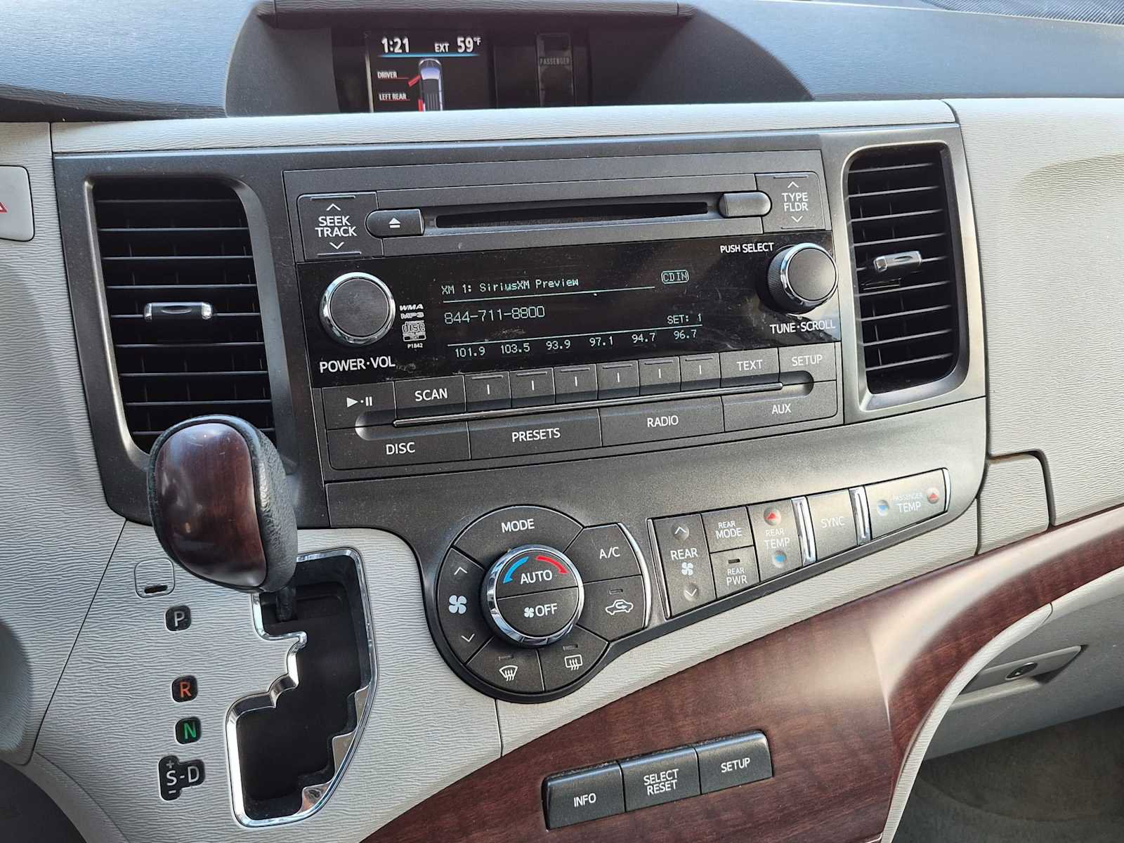 Used 2014 Toyota Sienna XLE FWD image 26