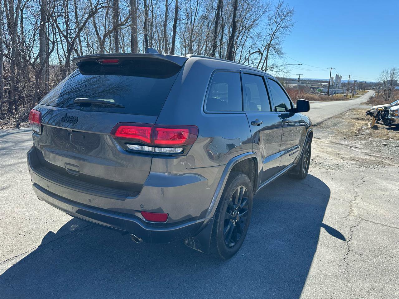 Used 2019 Jeep Grand Cherokee Altitude AWD/4WD image 5