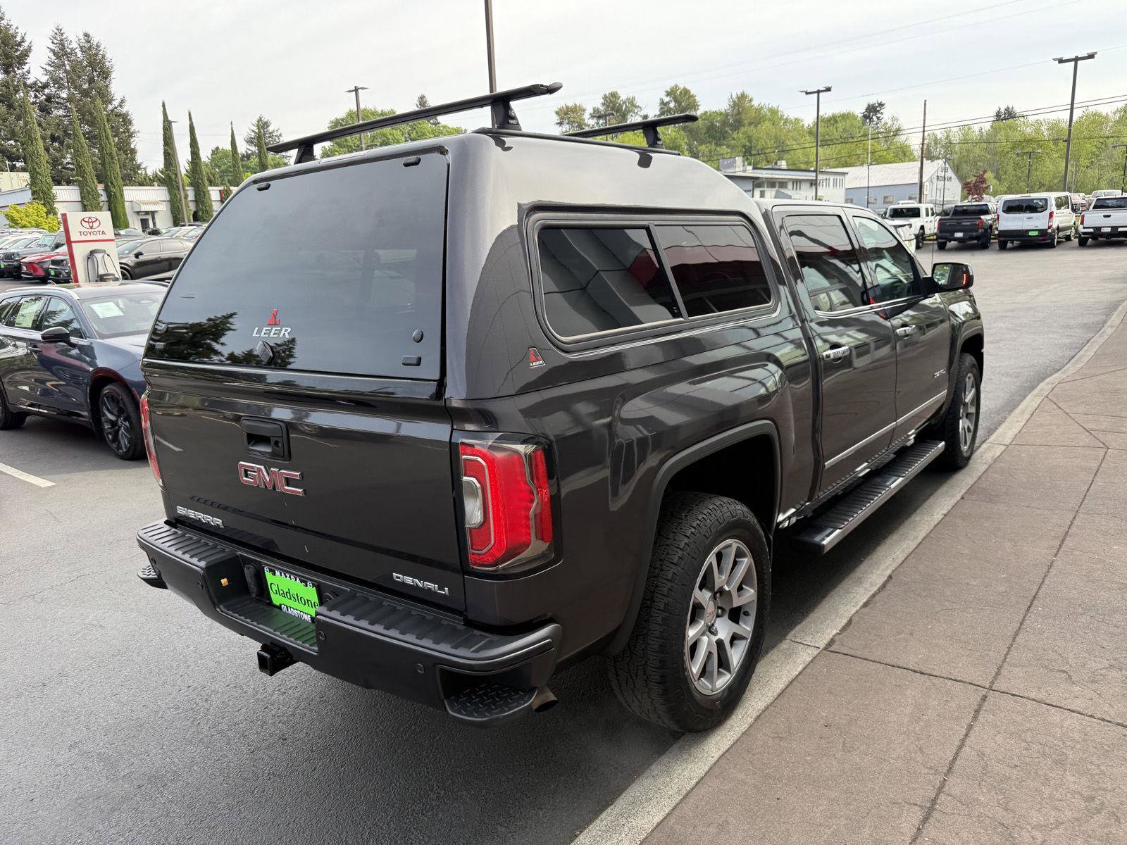 Used 2016 GMC Sierra 1500 Denali w/ Enhanced Driver Alert Package AWD/4WD image 5