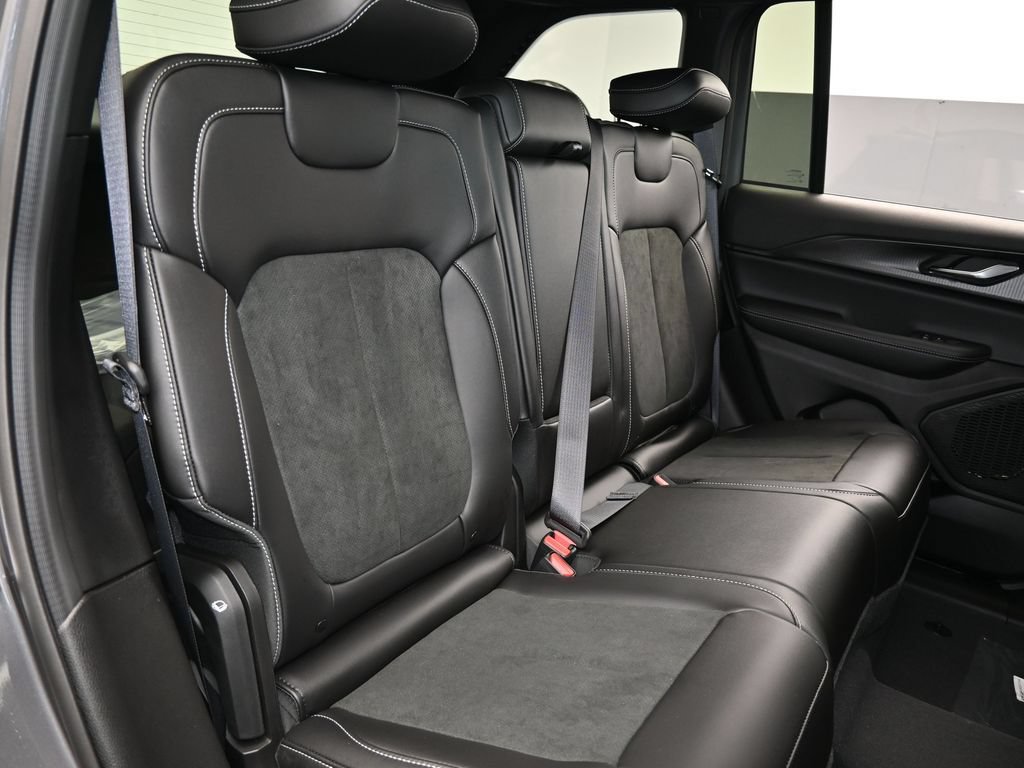 New 2025 Jeep Grand Cherokee Altitude AWD/4WD image 32