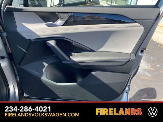 New 2025 Volkswagen Tiguan SE image 45