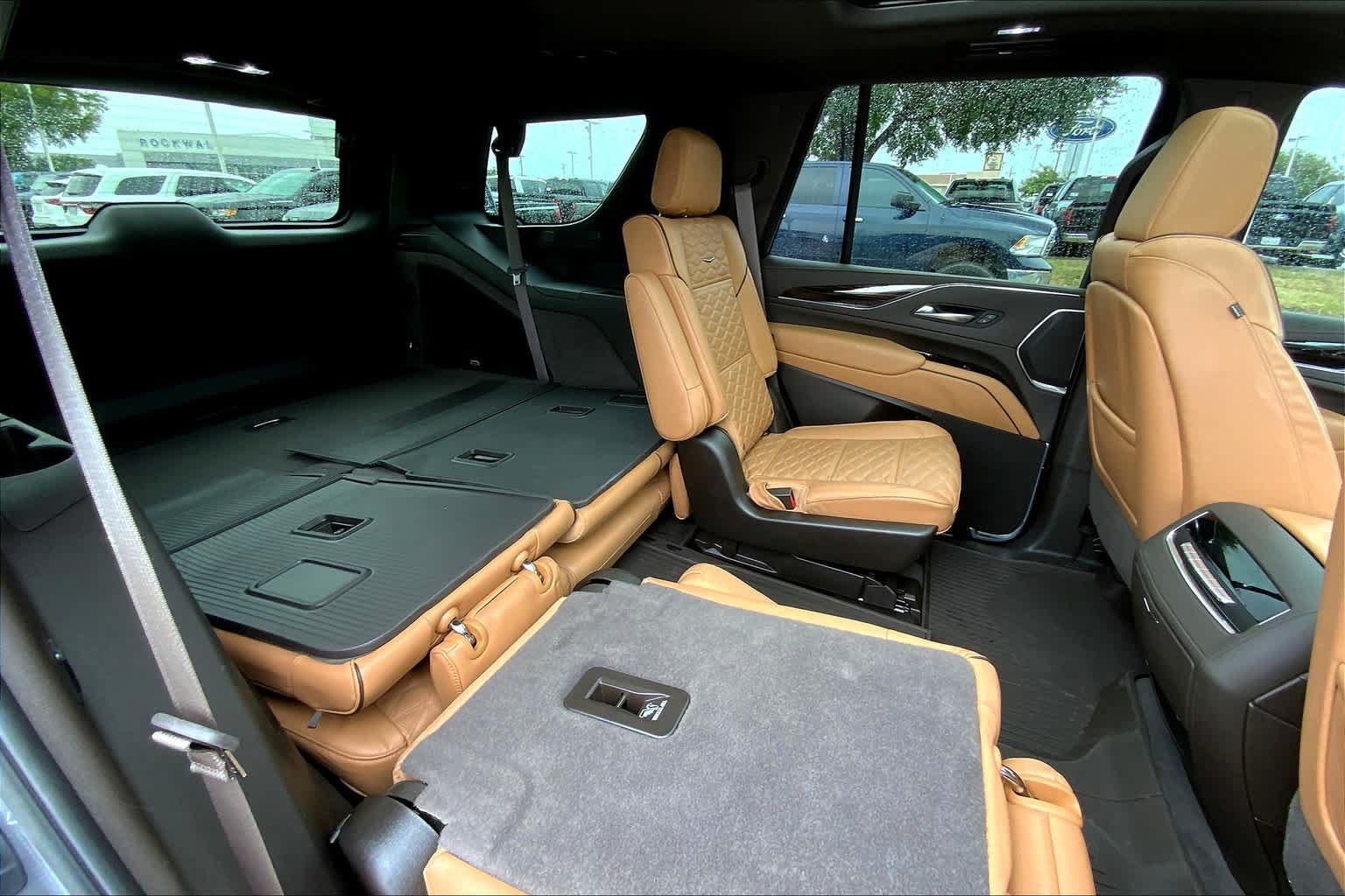 Used 2021 Cadillac Escalade Premium Luxury w/ Driver Assist Tech Package AWD/4WD image 18