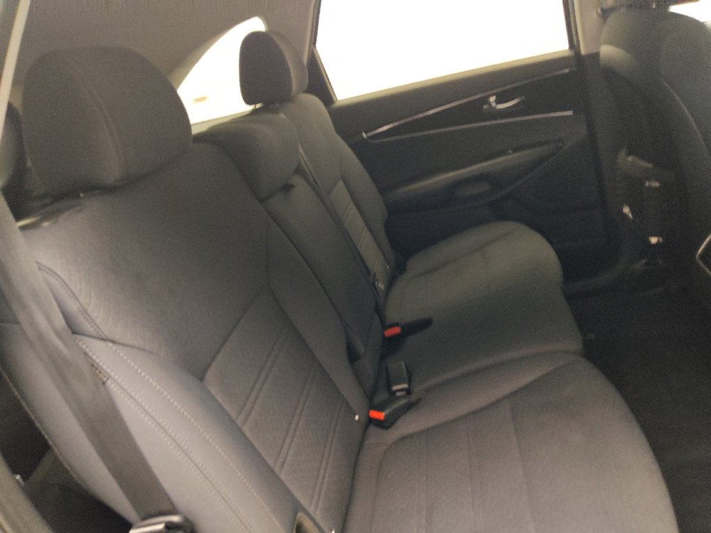 Used 2020 Kia Sorento LX image 19
