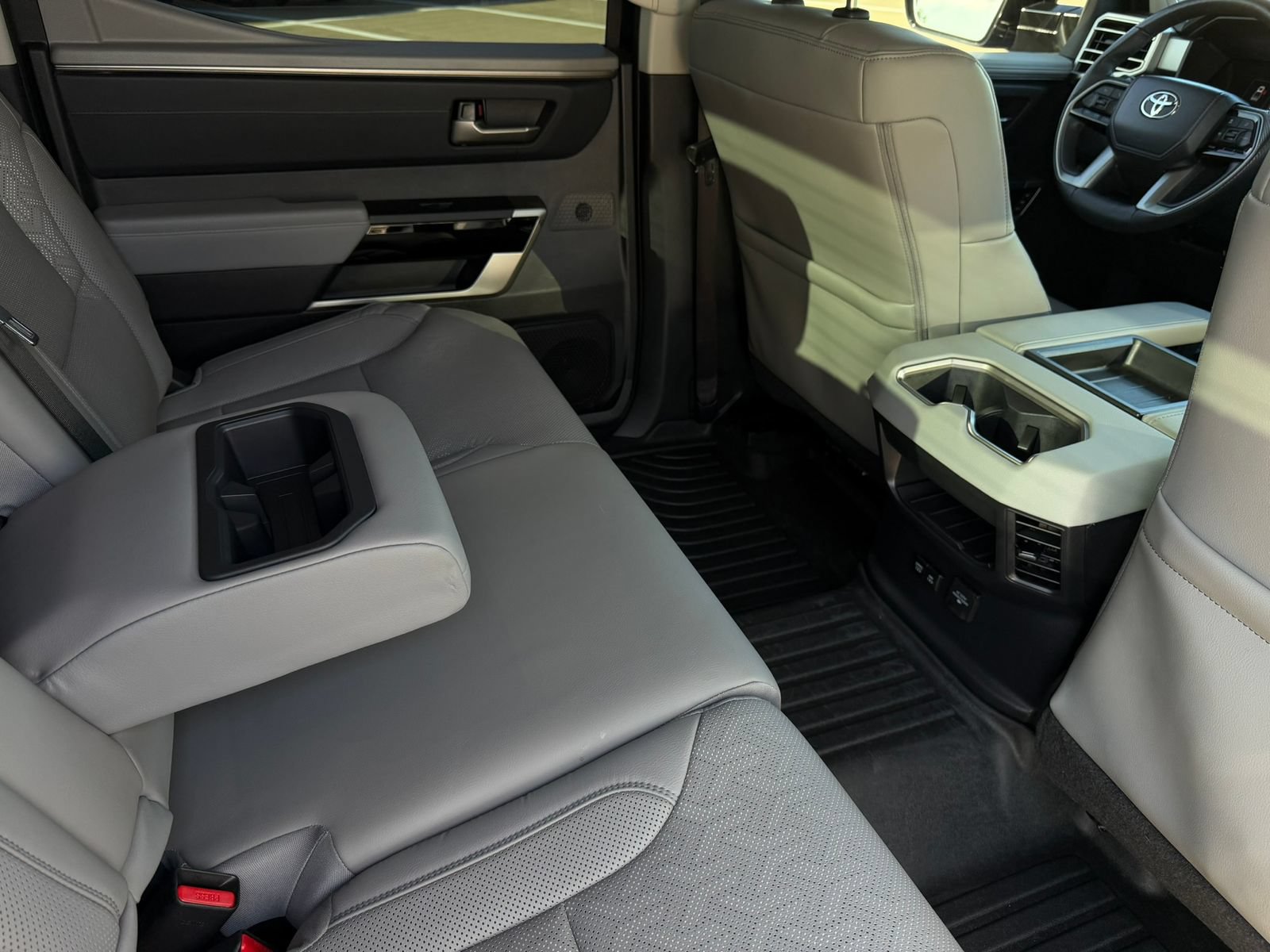 Used 2024 Toyota Tundra Limited AWD/4WD image 32