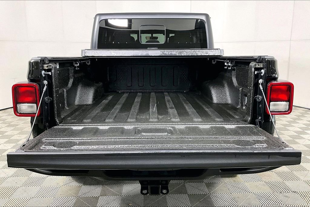 Used 2023 Jeep Gladiator Willys image 34