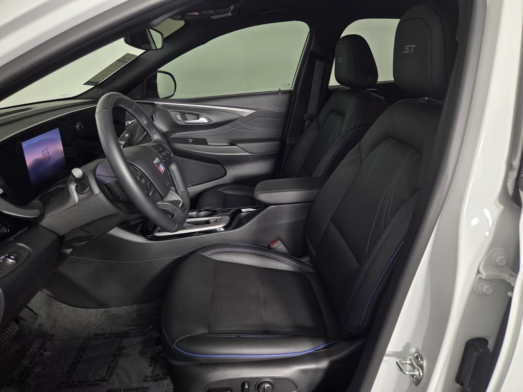 Used 2025 Buick Envista Sport Touring w/ Convenience I Package FWD image 10