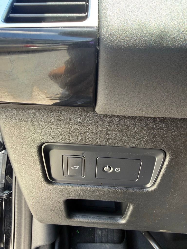 Used 2019 Land Rover Discovery SE AWD/4WD image 16