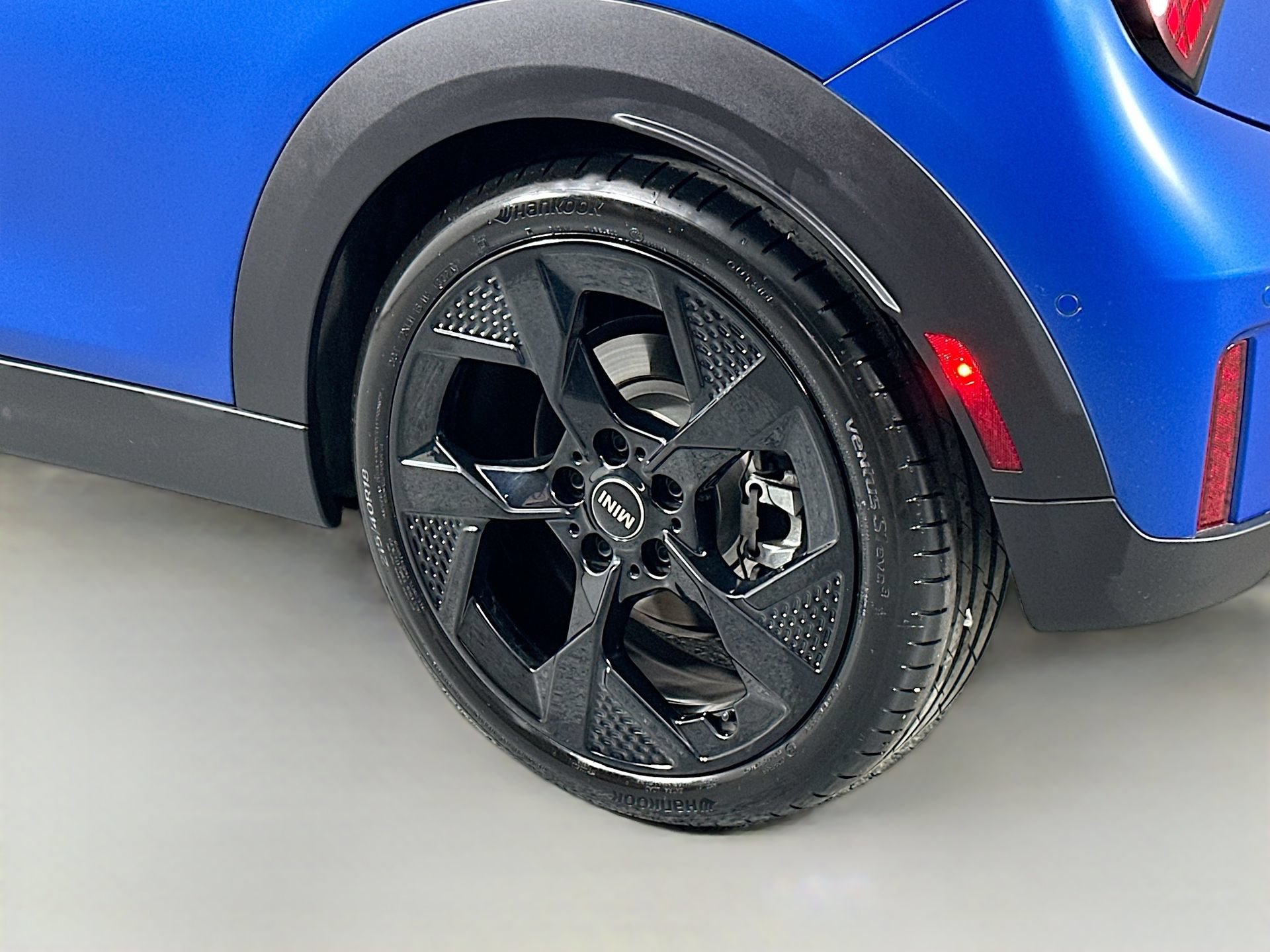 Used 2025 MINI Cooper 2-Door Hardtop FWD image 30