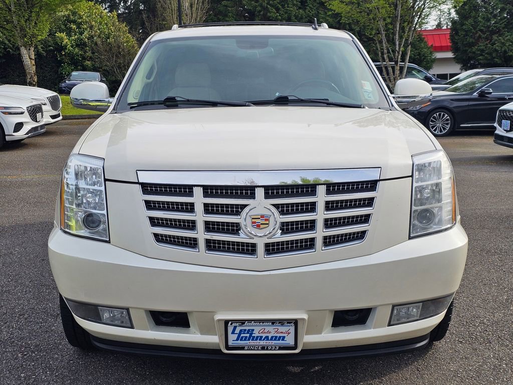 Used 2013 Cadillac Escalade Luxury AWD/4WD image 2