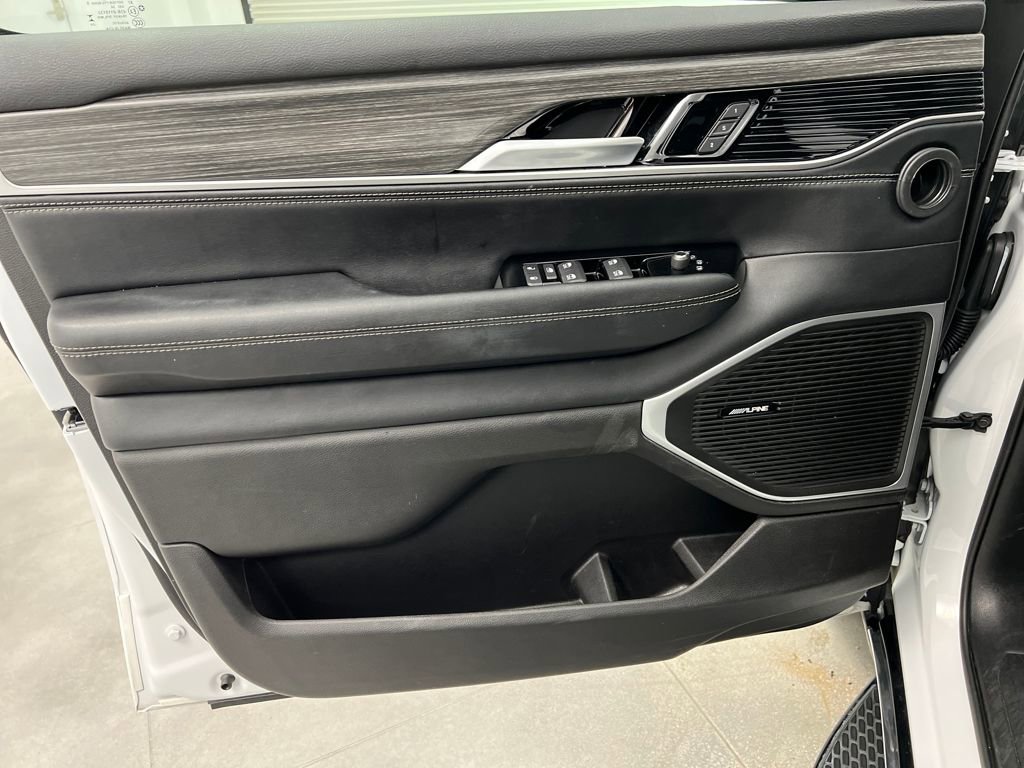 Used 2024 Jeep Wagoneer L Series II w/ Flexible Seating Group image 11