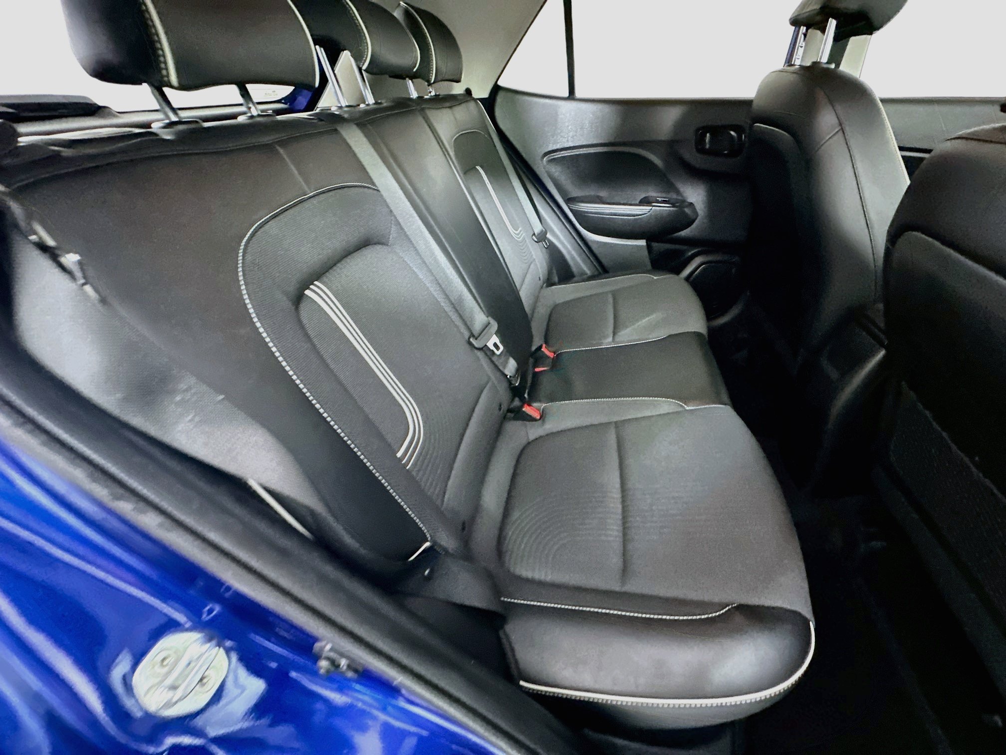 Used 2022 Hyundai Venue Limited FWD image 25