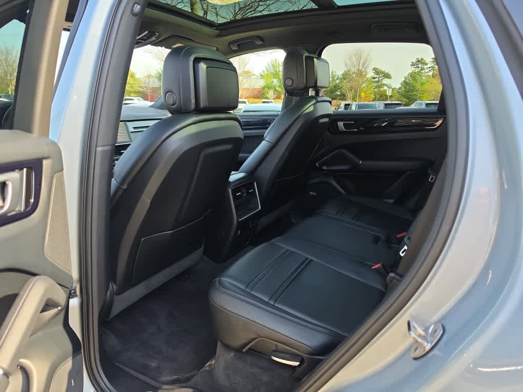 Used 2021 Porsche Cayenne AWD/4WD image 25