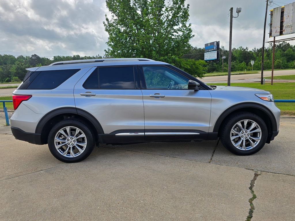 Used 2023 Ford Explorer Limited AWD/4WD image 5