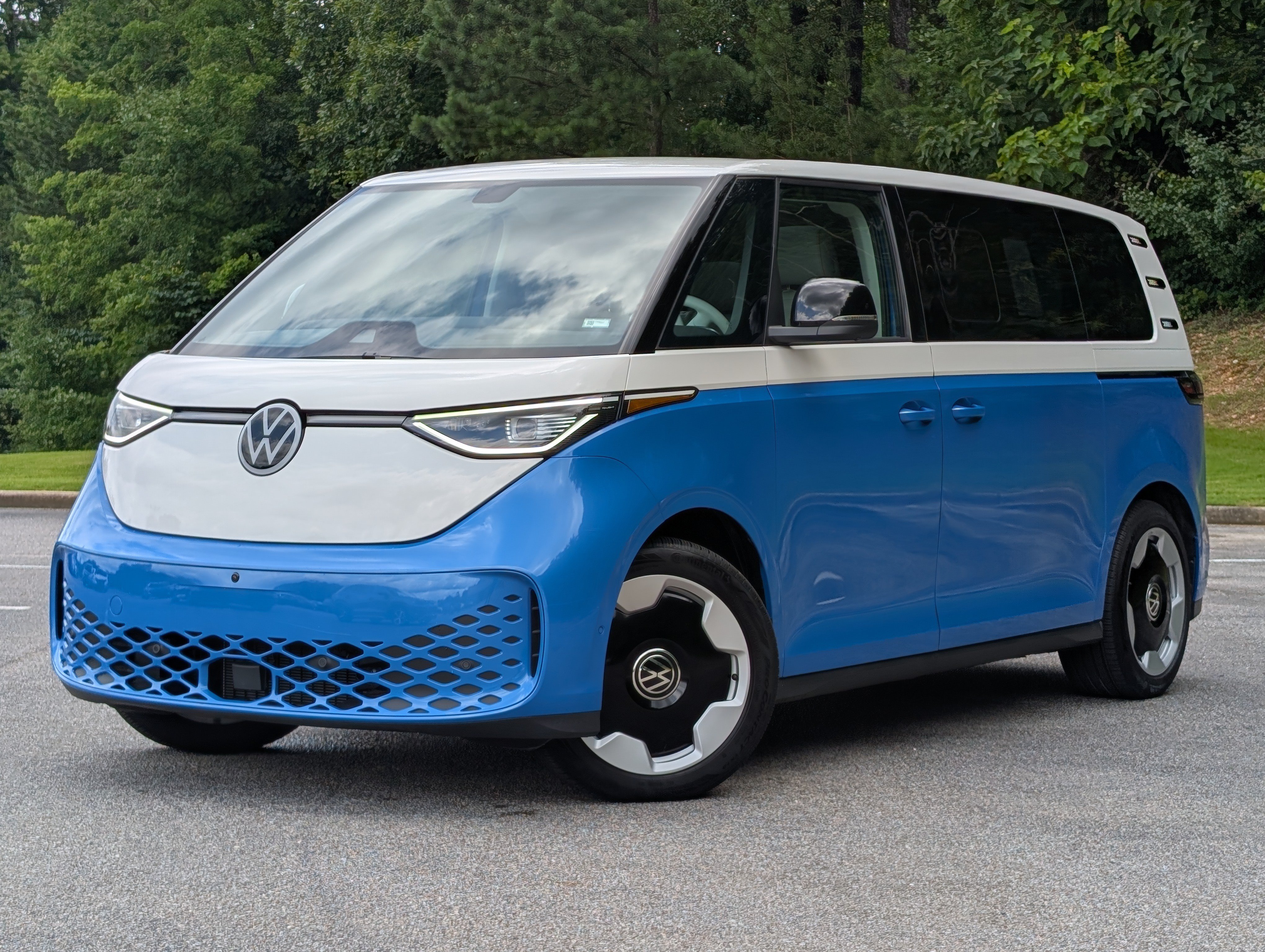 Used 2025 Volkswagen ID. Buzz Pro S Plus RWD image 4