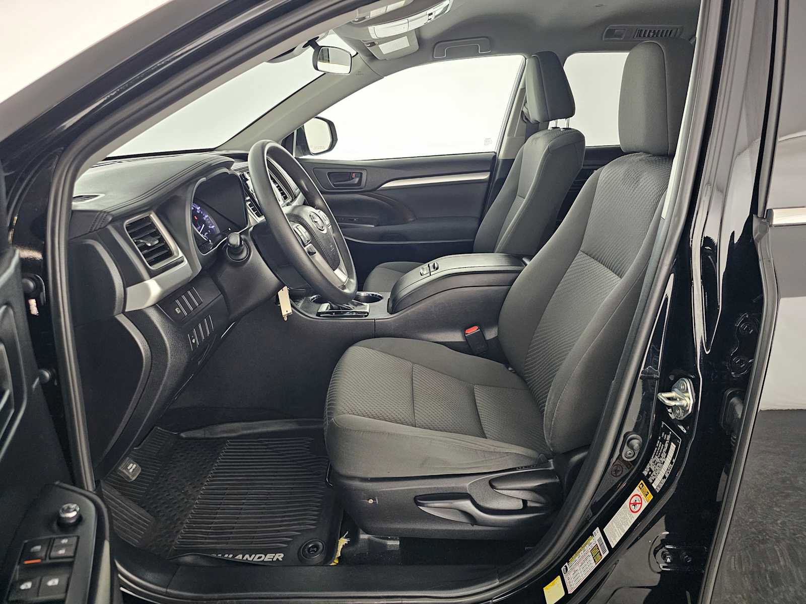 Used 2019 Toyota Highlander LE FWD image 20