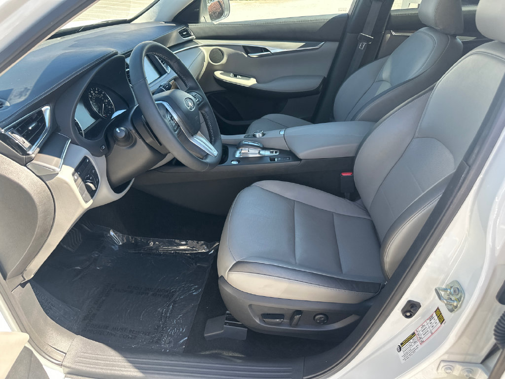 Certified 2023 INFINITI QX50 Luxe FWD image 9