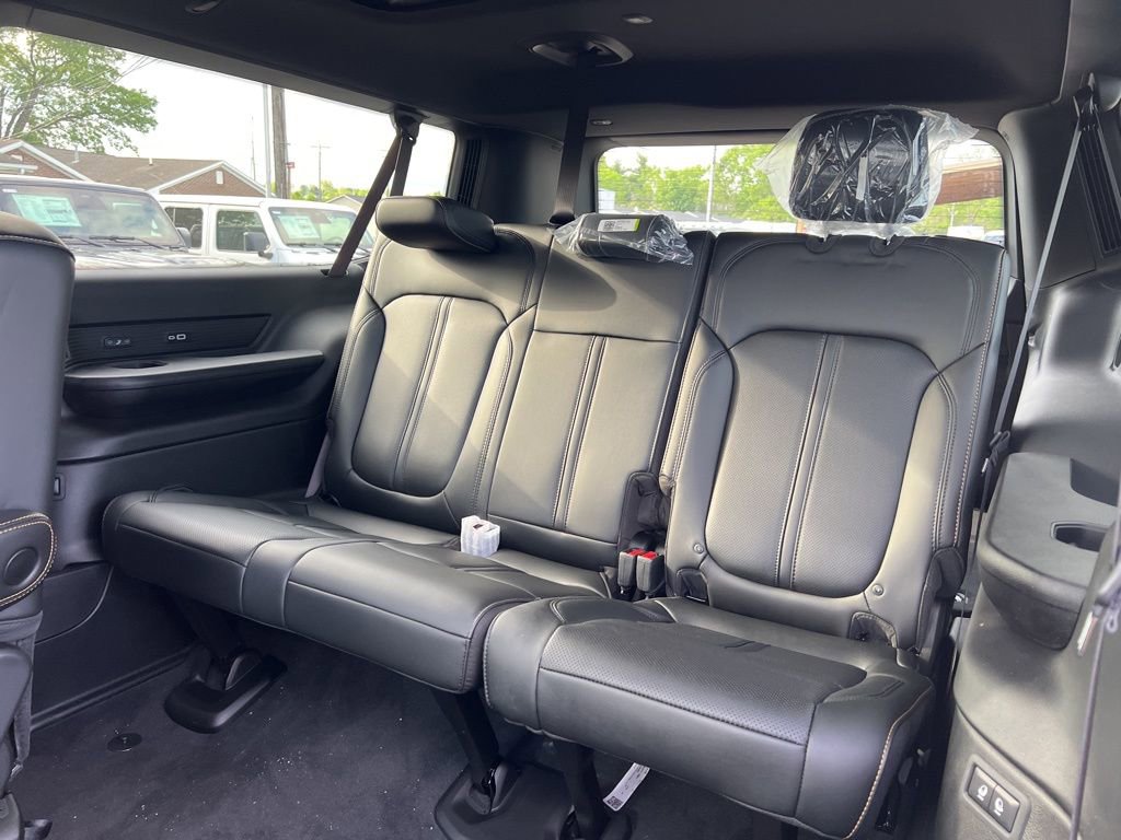 New 2026 Jeep Grand Wagoneer L 4WD image 10