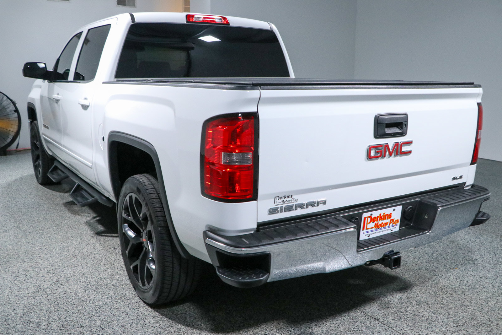 Used 2015 GMC Sierra 1500 SLE w/ SLE Value Package AWD/4WD image 9