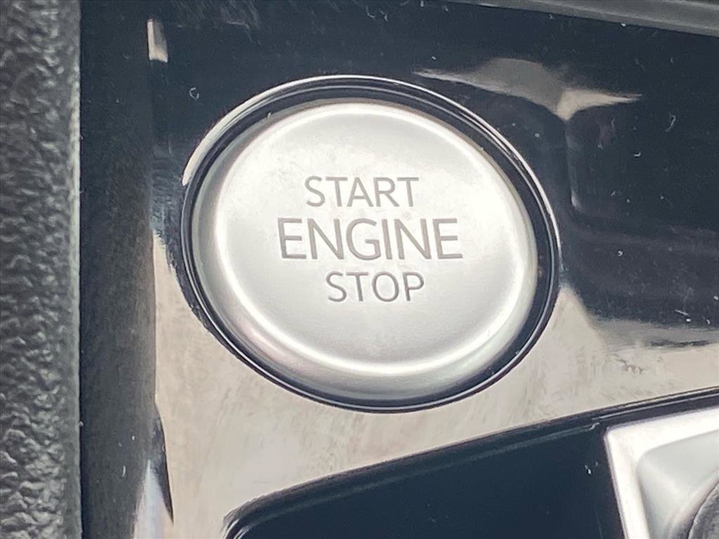 Certified 2023 Volkswagen Taos SE w/ Panoramic Sunroof Package image 18