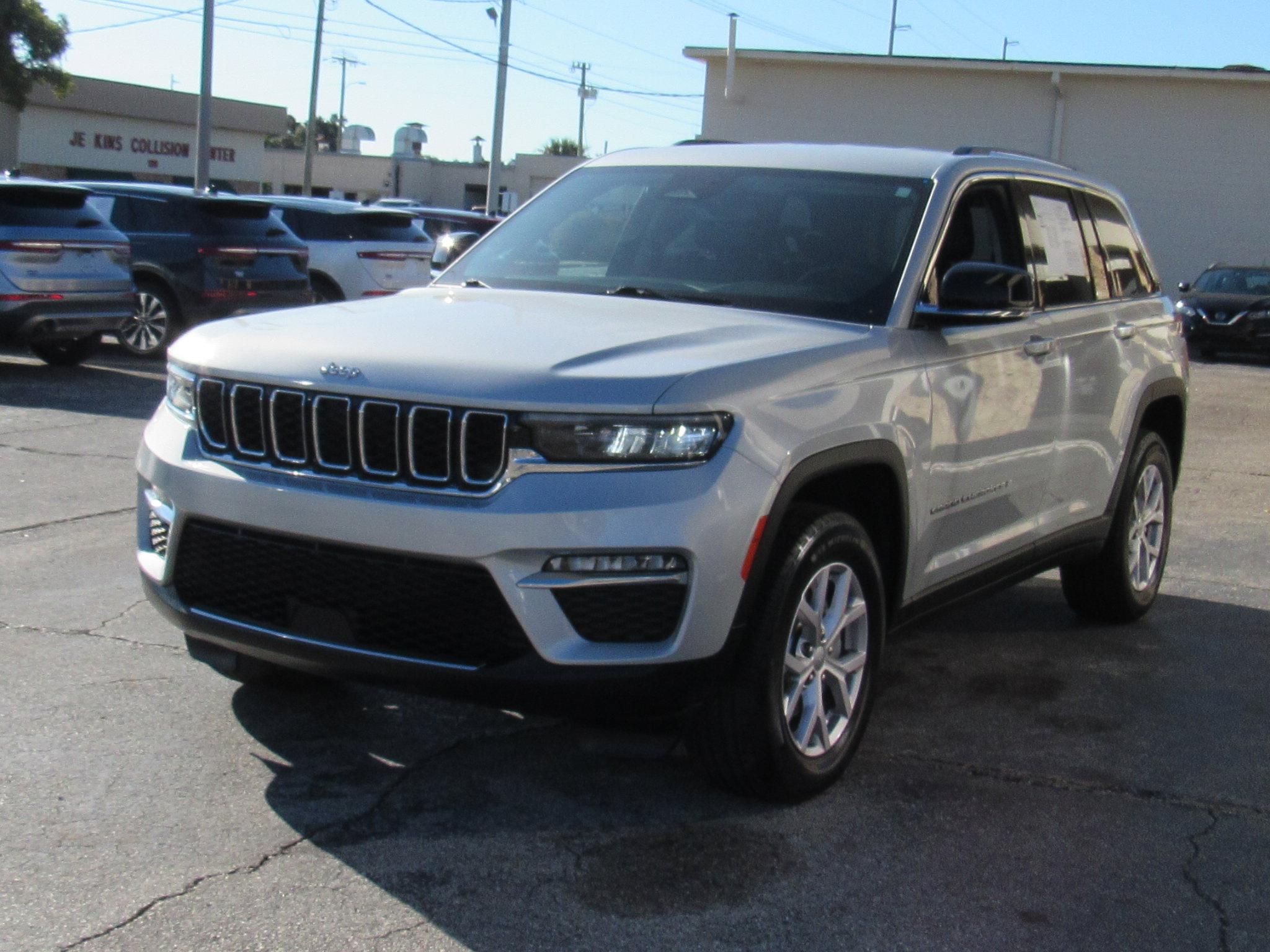 Used 2022 Jeep Grand Cherokee Limited image 7