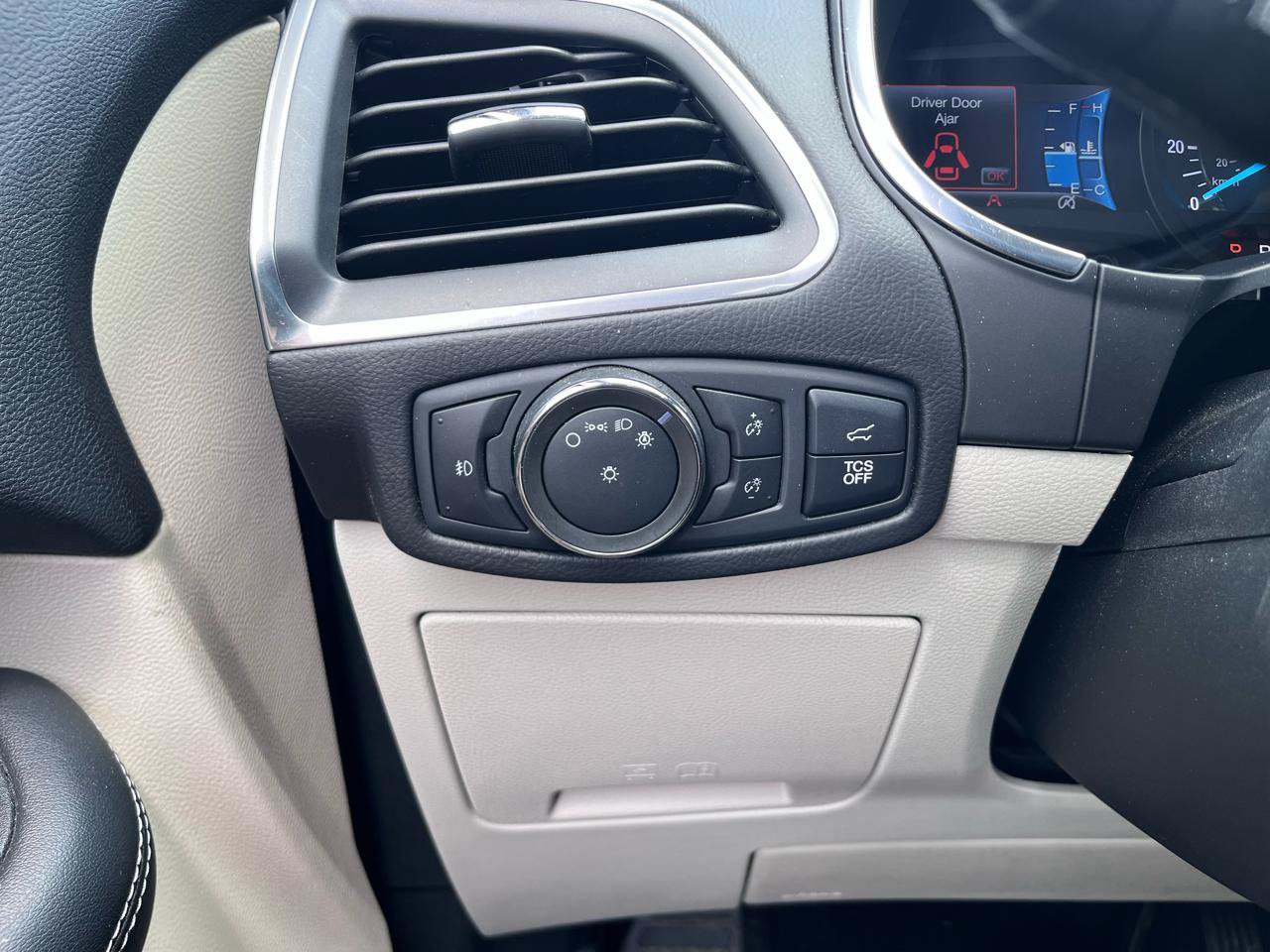 Used 2020 Ford Edge Titanium w/ Equipment Group 301A FWD image 29