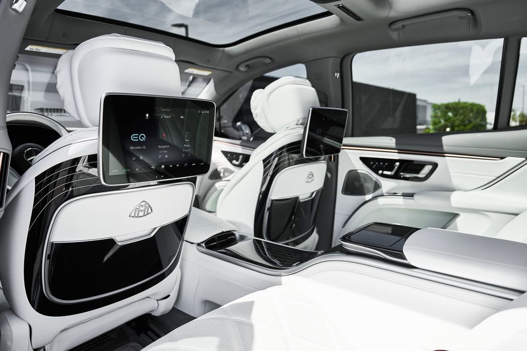 Used 2024 Mercedes-Benz Maybach EQS 680 4MATIC image 42