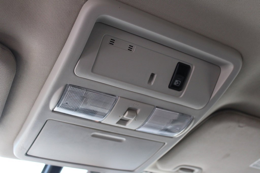 Used 2019 Nissan Titan SV w/ SV Convenience Package image 32