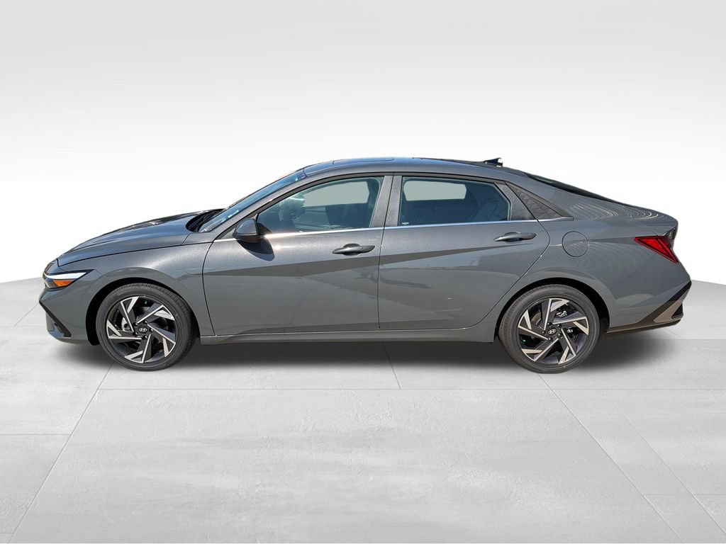 New 2026 Hyundai Elantra Limited FWD image 2